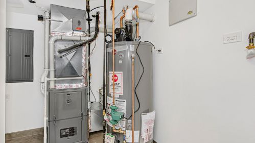 3358 Calumet Ave, Chicago IL 60616-1407 exterior