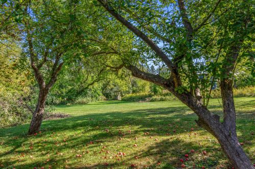 9555 Range Line Rd, Milwaukee WI 53209-2619 exterior