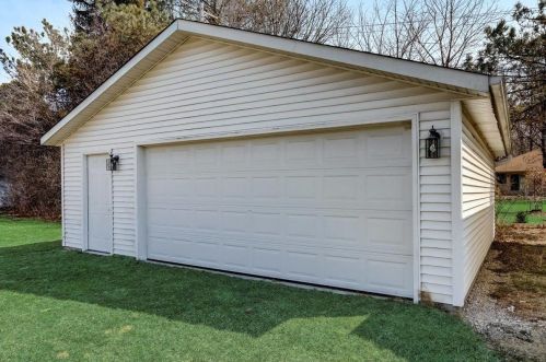 4870 82, Milwaukee WI 53220-4219 exterior