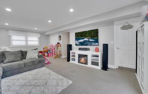 24 Sherwood Ln, Old Bridge NJ 08857-1635 exterior