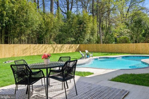 6705 Buttermere Ln, Bethesda MD  20817-1528 exterior