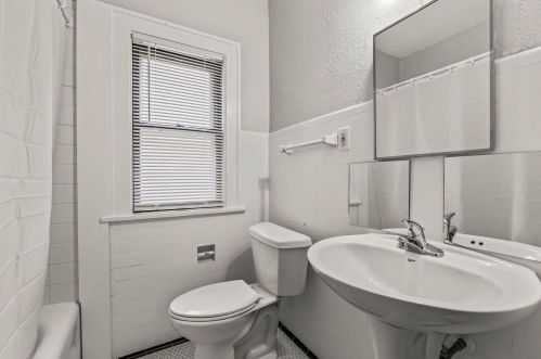 2756 55, Milwaukee WI 53210-1558 exterior