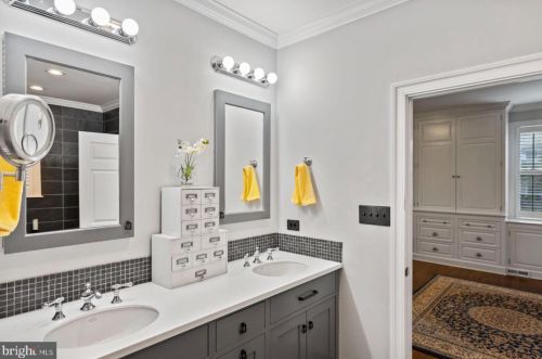 580 Mermaid Ln, Philadelphia PA 19118-4026 exterior