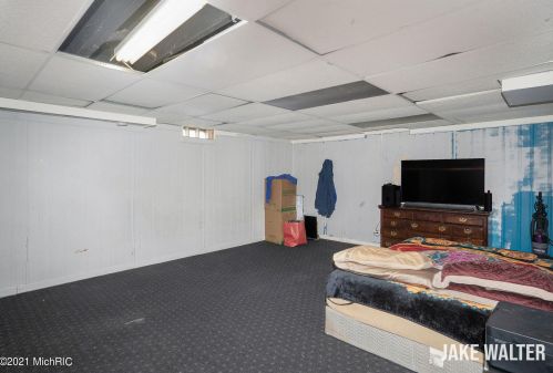 2392 Thornwood St, Wyoming MI exterior