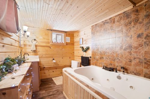 111 Chester Pkwy, Duluth MN 55805-1530 exterior