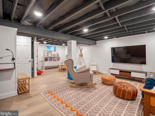 8816 Glenville Rd, Silver Spring MD 20901-3638 exterior