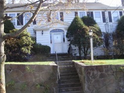 82 Cabot St, Newton, MA 02458-2538