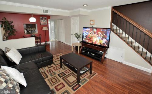 5617 7th Pl, Arlington, VA 22204-2601