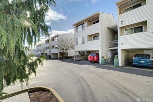 20301 19th Ave, Seattle WA  98155-1285 exterior