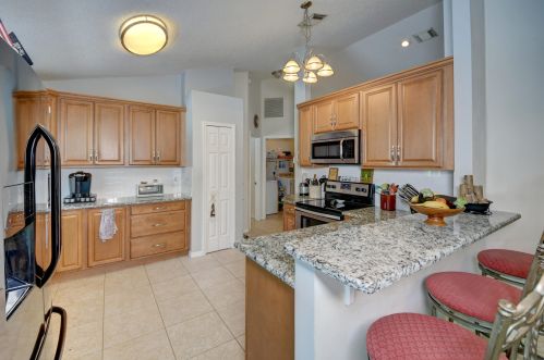 5967 Baylor Ave, Fort Pierce FL 34986-3634 exterior