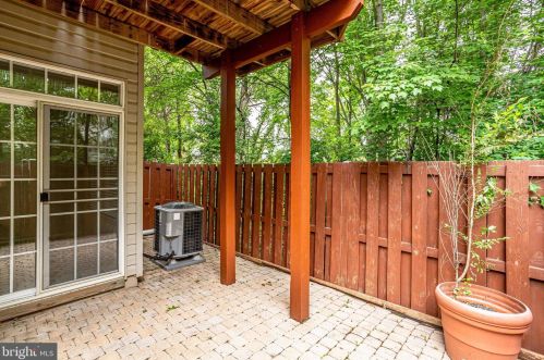 7541 Great Swan Ct, Alexandria VA 22306-2275 exterior