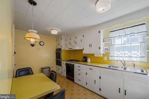 140 Acres Dr, Trenton NJ 08690-3914 exterior