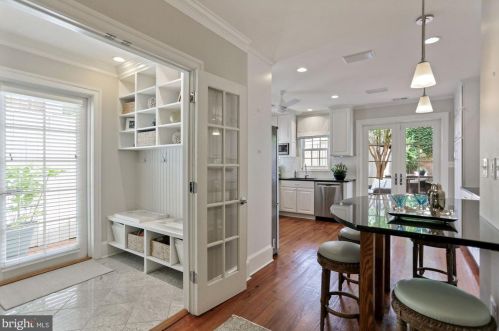 121 6 St, Washington DC 20002-2215 exterior