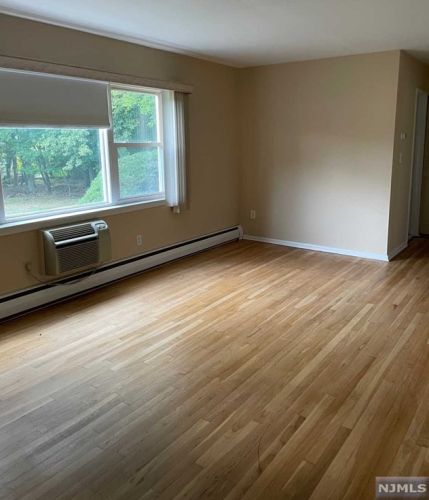 6 Rustic Cir, Montvale NJ 07645-1608 exterior