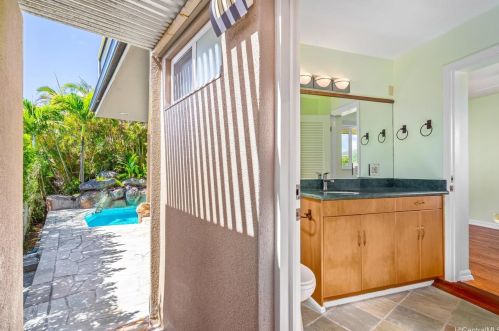 2270 Okoa St, Honolulu HI 96821-2649 exterior