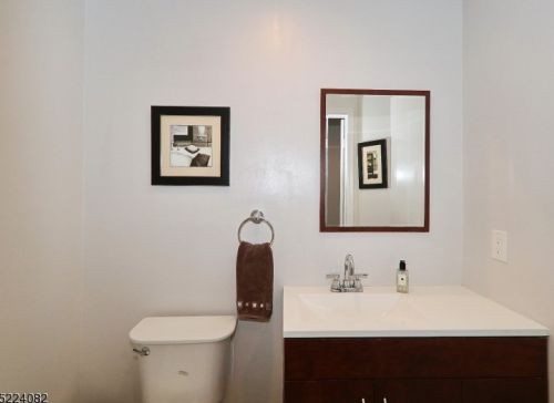 2404 Park Pl, Springfield NJ  07081-3504 exterior