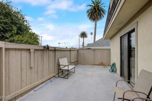 553 E St, Oxnard CA 93030-6983 exterior