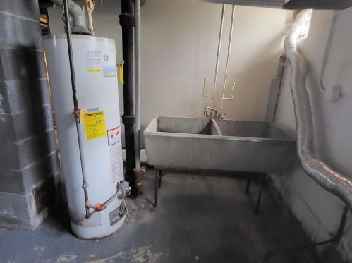 5877 67, Milwaukee WI 53218-1956 exterior