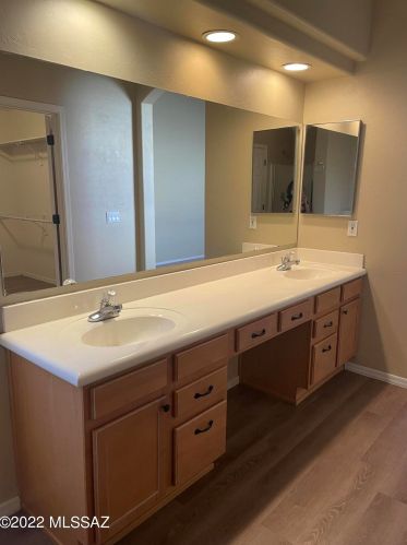 5571 Red Rock Ridge St, Tucson AZ  85742-8121 exterior