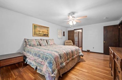 2006 Garrick Dr, Pittsburgh PA 15235-5034 exterior