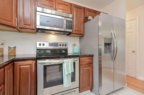 38 Berkshire St, Providence RI 02908-2503 exterior