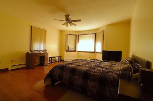 218 Norfolk St, Worcester MA 01604-2910 exterior