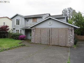 206 157 Ave, Portland OR  97230-8223 exterior