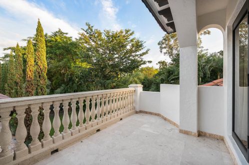 8060 Twin Lk Dr, Boca Raton FL 33496-1945 exterior