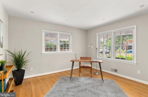 1423 Crestridge Dr, Silver Spring MD 20910-1535 exterior