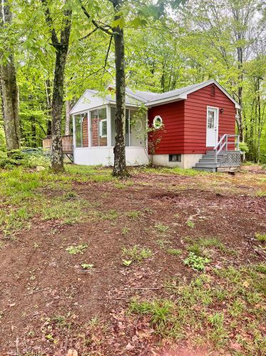 898 Calef Hwy, Barrington NH exterior