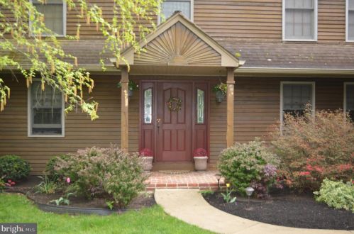 738 Mount Pleasant Rd, Pottstown, PA 19465-8862