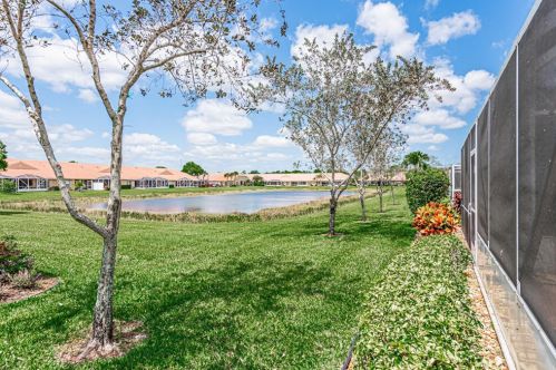 8425 Logia Cir, Boynton Beach FL 33472-7110 exterior