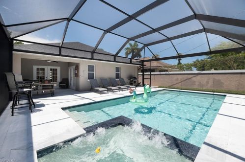 823 96 Ave, Naples FL 34108-2465 exterior