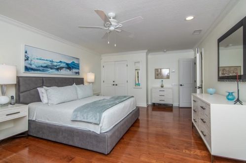 4949 Bayshore Blvd, Tampa FL 33611-3851 exterior