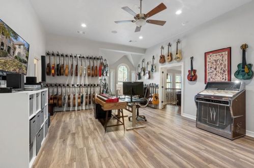 11513 Firethorn Ct, Austin TX 78732-2231 exterior