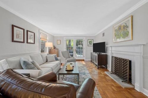 633 Crystal Dr, Pittsburgh PA  15228-2526 exterior