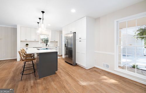 7330 Hunters Branch Dr, Atlanta GA  30328-1721 exterior