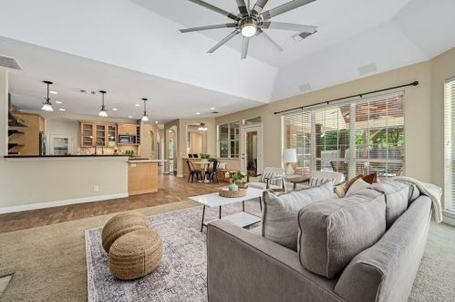 10204 Eclipse Ln, Austin TX 78739-1707 exterior