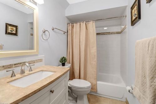 698 109 Ave, Naples FL 34108-1810 exterior