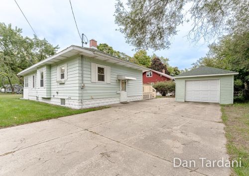 2257 Meurer Ct, Meskegon, MI 49441-1341