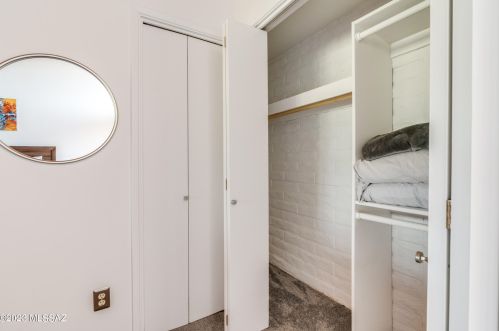 8731 Old Spanish Terrace Dr, Tucson AZ  85710-4072 exterior