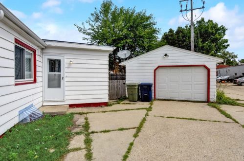 2704 63, Milwaukee WI 53216-2113 exterior