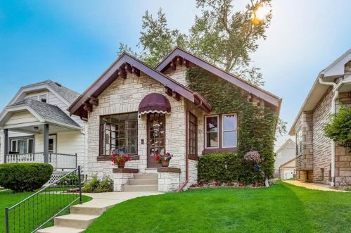 1951 75th St, Milwaukee, WI 53219-1256