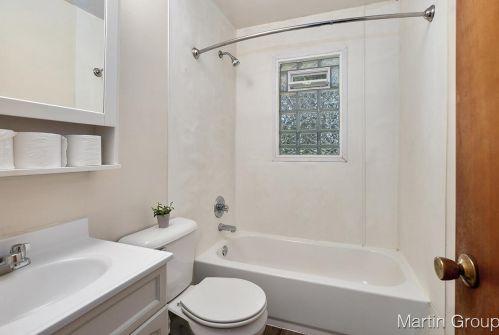 244 Thurston St, Grand Rapids MI 49548-3163 exterior