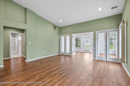 313 Devon St, Lakehurst NJ 08759-4636 exterior