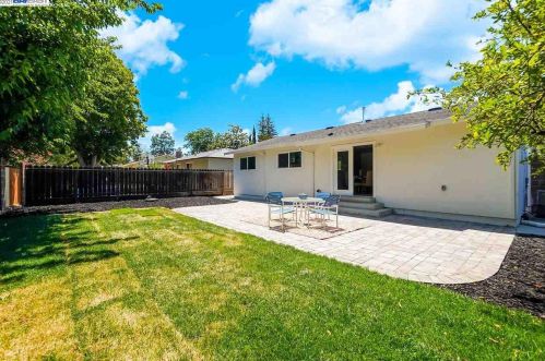 5501 Arizona Dr, Concord CA  94521-4026 exterior