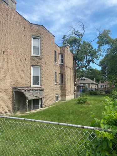 6805 Champlain Ave, Chicago, IL 60637-4114