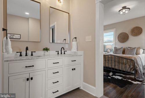 829 Shippen St, Lancaster PA  17602-2043 exterior