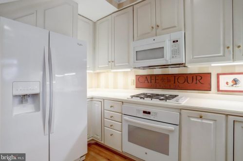 25 Wilkes St, Alexandria VA 22314-3853 exterior