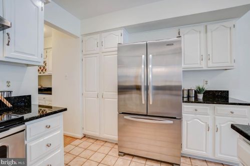 10135 Crestberry Pl, Bethesda MD 20817-1266 exterior